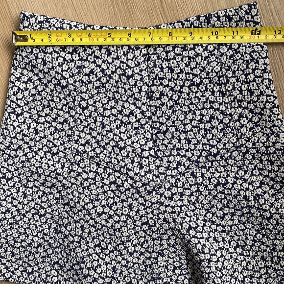 $9 CLEARANCE - Floral Skirt - Picture 7 of 8